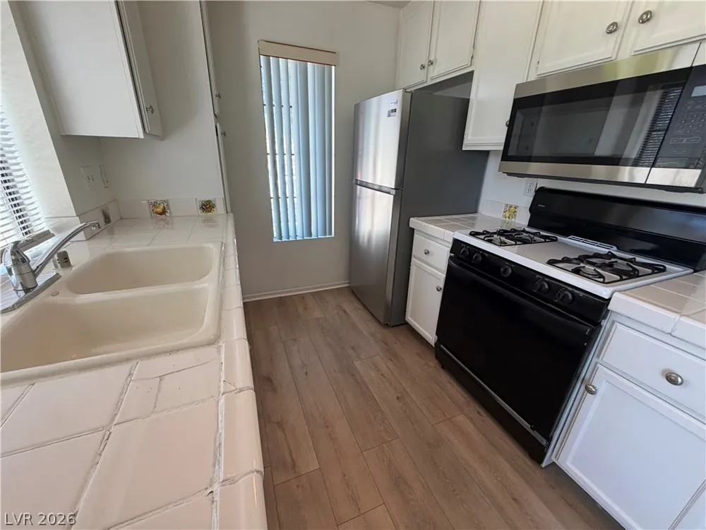 4878 Nara Vista Way #201 Las Vegas, NV 89103