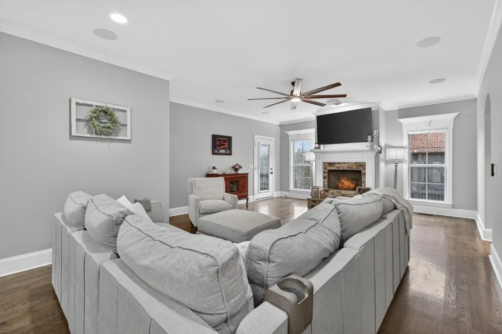 607 Southshore Pt Mount Juliet, TN 37122