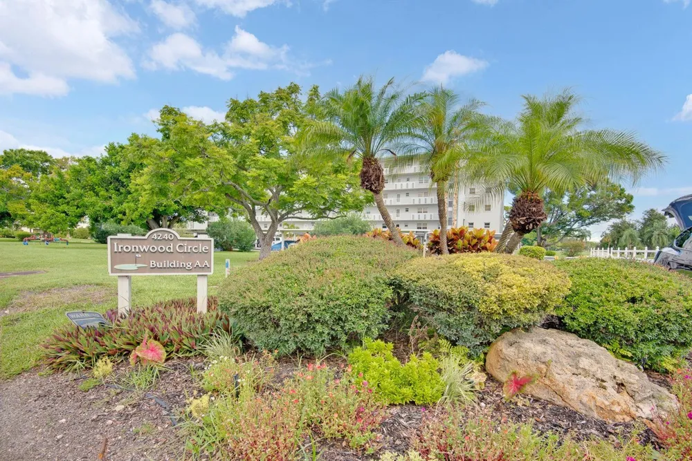 4240 IRONWOOD CIRCLE #302A Bradenton, FL 34209