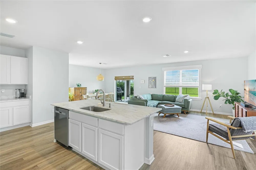 3391 HILLTOP CIRCLE Bradenton, FL 34211