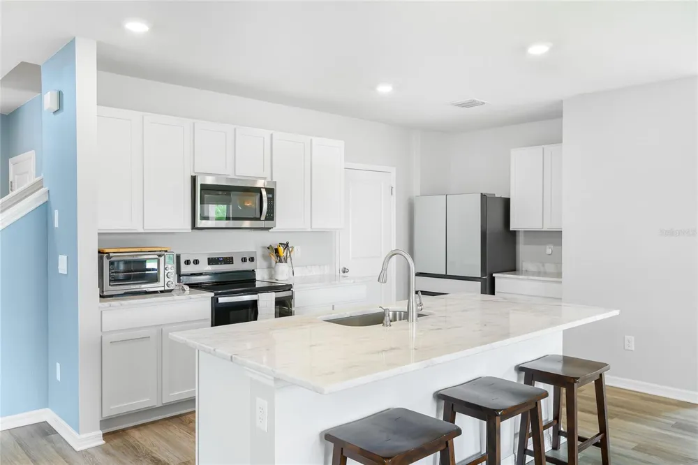 3391 HILLTOP CIRCLE Bradenton, FL 34211