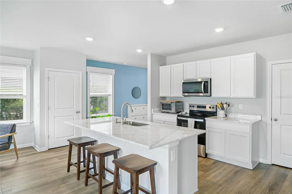 3391 HILLTOP CIRCLE Bradenton, FL 34211