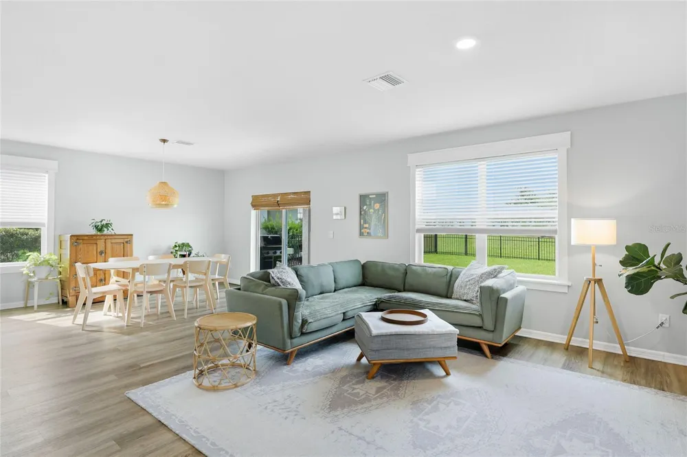 3391 HILLTOP CIRCLE Bradenton, FL 34211