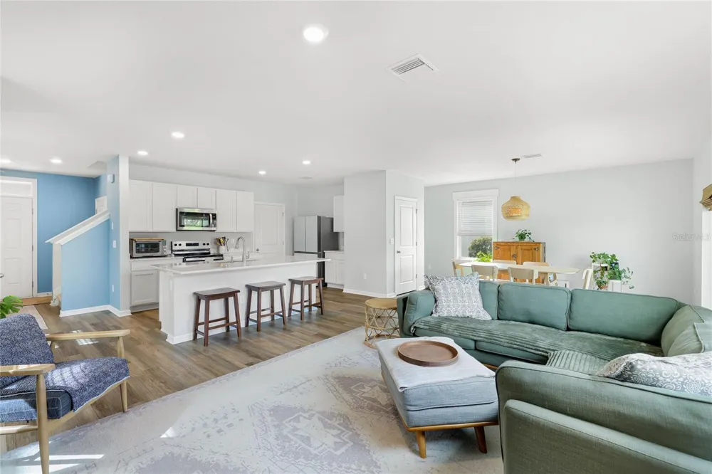 3391 HILLTOP CIRCLE Bradenton, FL 34211