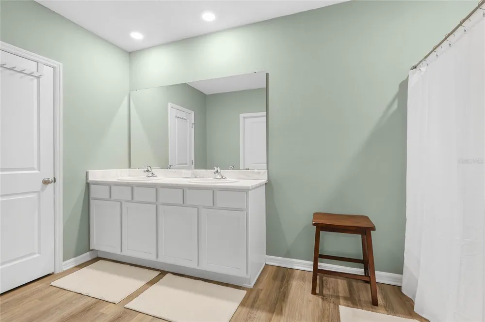 3391 HILLTOP CIRCLE Bradenton, FL 34211