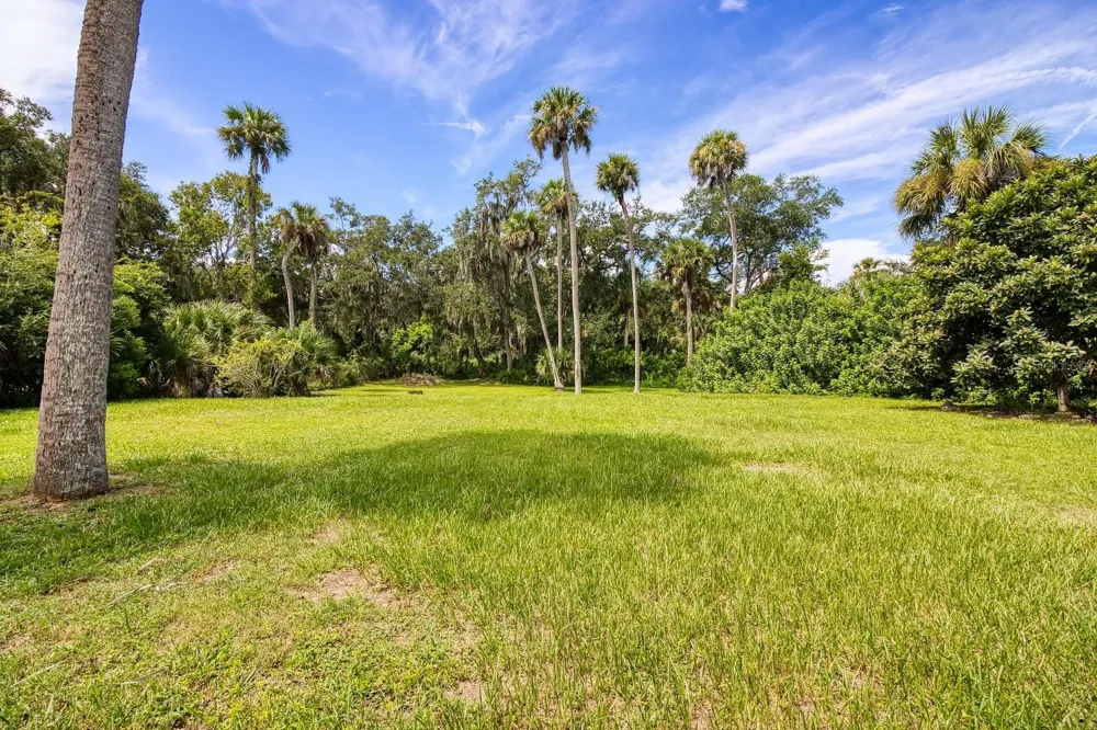 628 DUSS STREET New Smyrna Beach, FL 32168