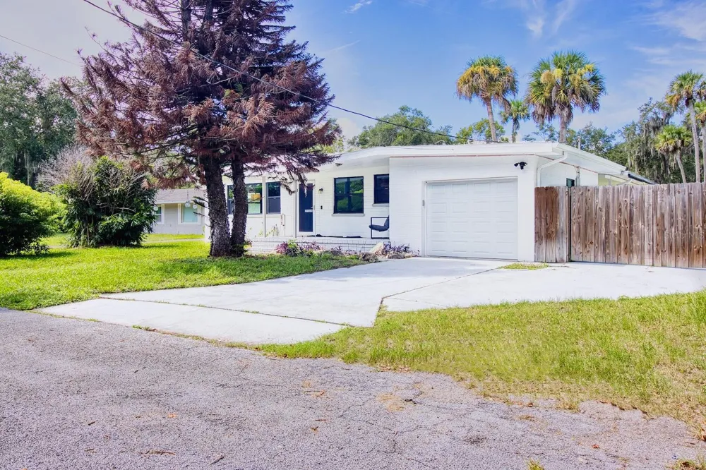 628 DUSS STREET New Smyrna Beach, FL 32168