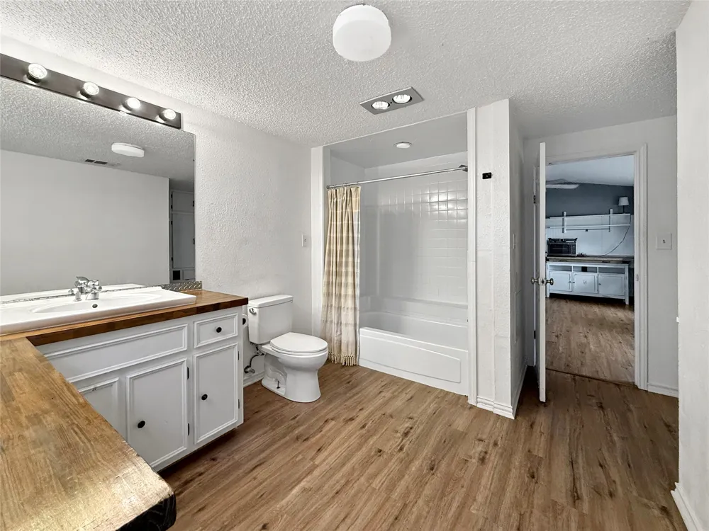 15211 Fitzhugh Road #B - Back Cabin Austin, TX 78736