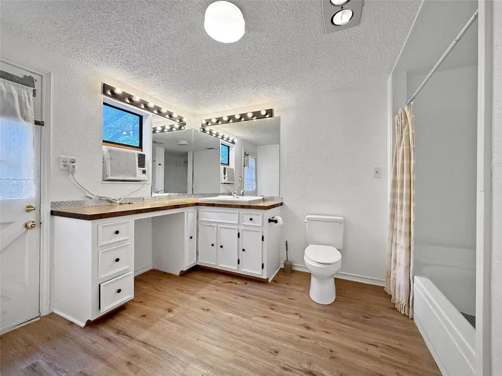 15211 Fitzhugh Road #B - Back Cabin Austin, TX 78736