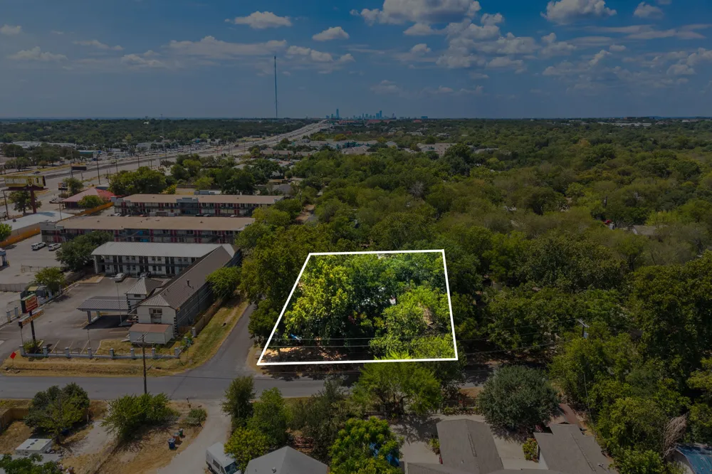 9106 Capitol Drive Austin, TX 78753
