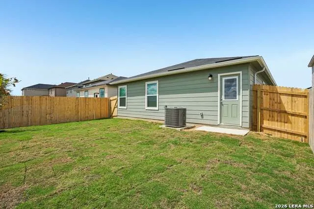 5030 BIG OAK RUN Elmendorf, TX 78112