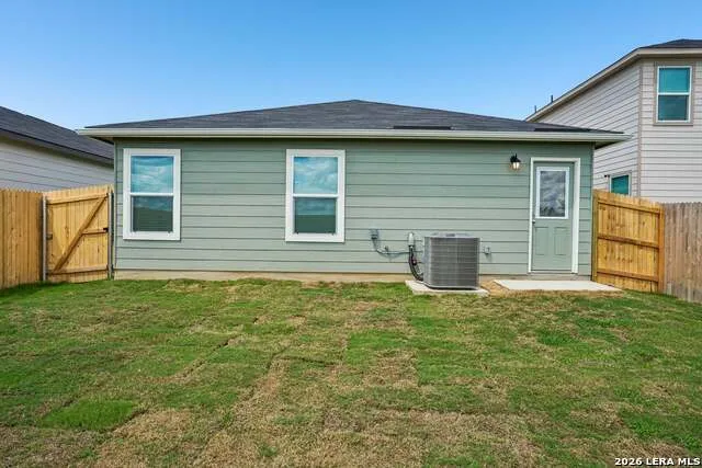 5030 BIG OAK RUN Elmendorf, TX 78112