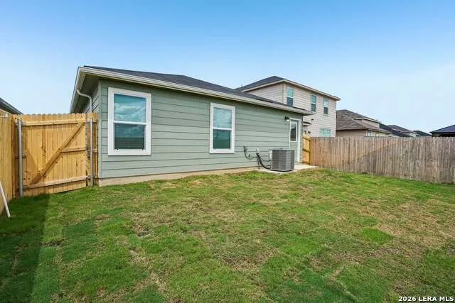5030 BIG OAK RUN Elmendorf, TX 78112
