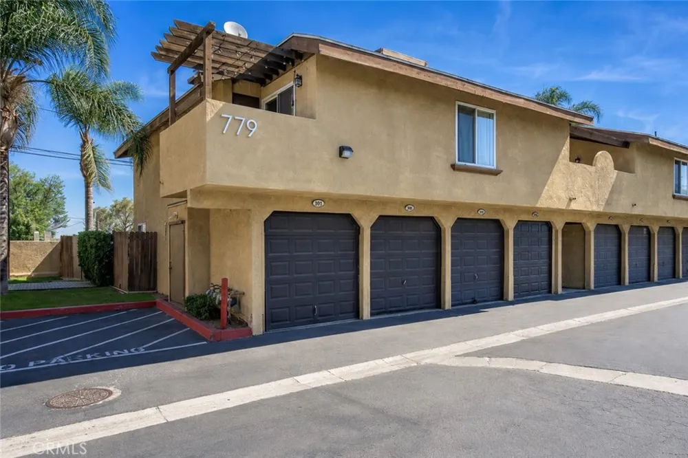 779 Gianni #204 Corona, CA 92879