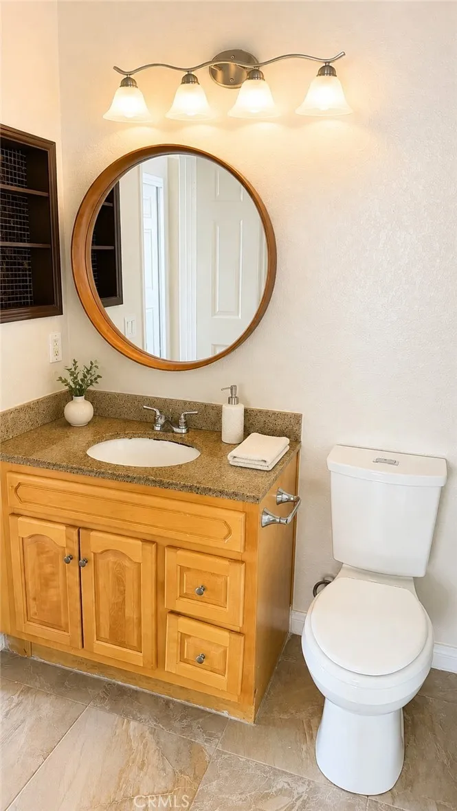 779 Gianni #204 Corona, CA 92879