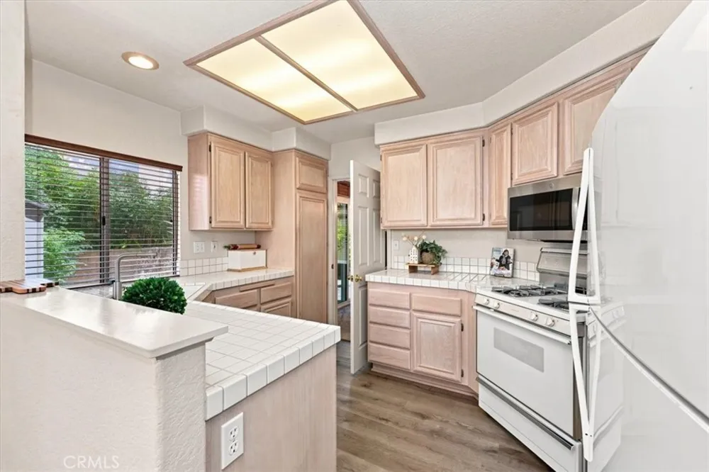 39876 Via Castana Murrieta, CA 92563