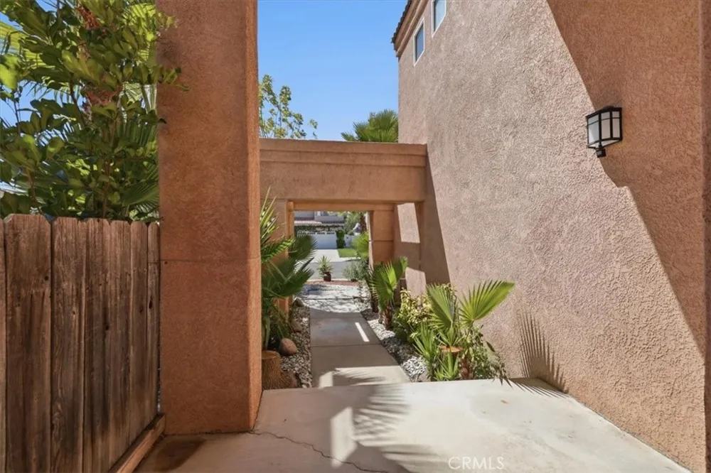 39876 Via Castana Murrieta, CA 92563