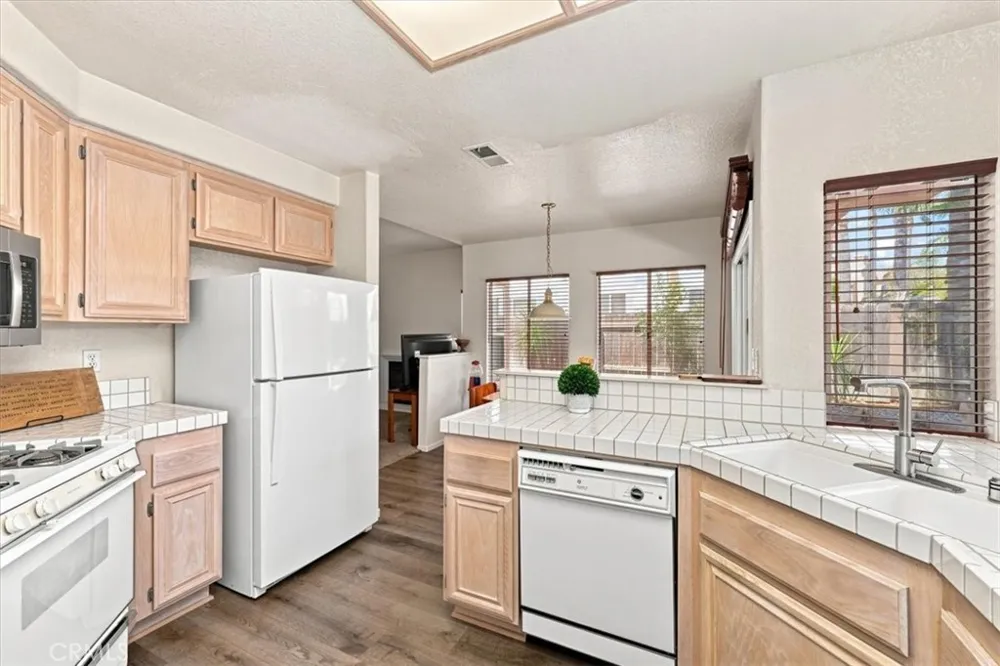39876 Via Castana Murrieta, CA 92563