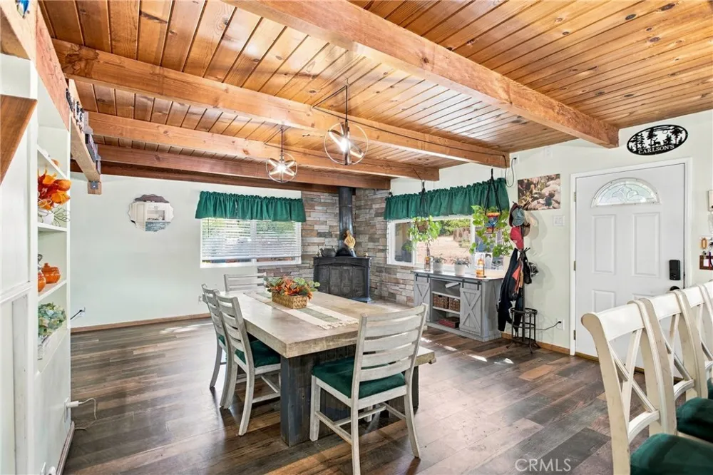 33910 Meadow Ln Green Valley Lake, CA 92341