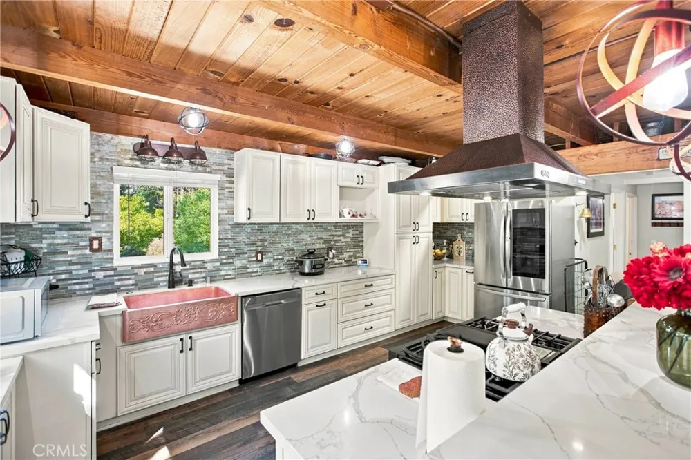 33910 Meadow Ln Green Valley Lake, CA 92341
