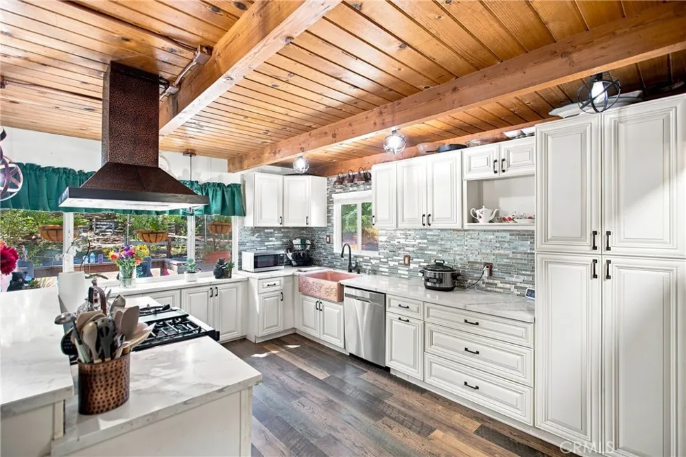 33910 Meadow Ln Green Valley Lake, CA 92341