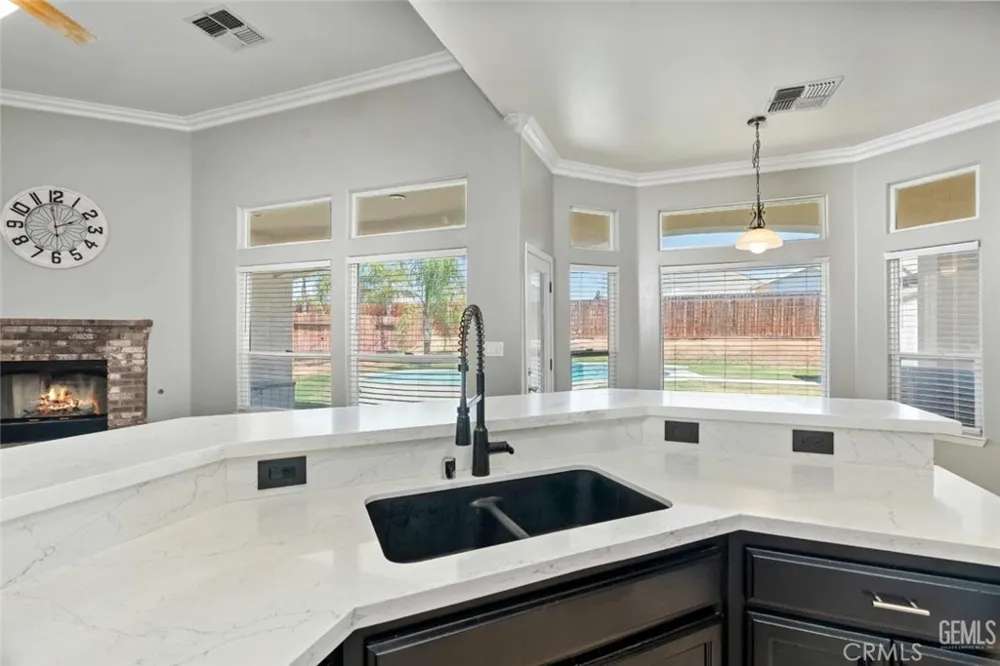 4005 Mesa Marin Bakersfield, CA 93306