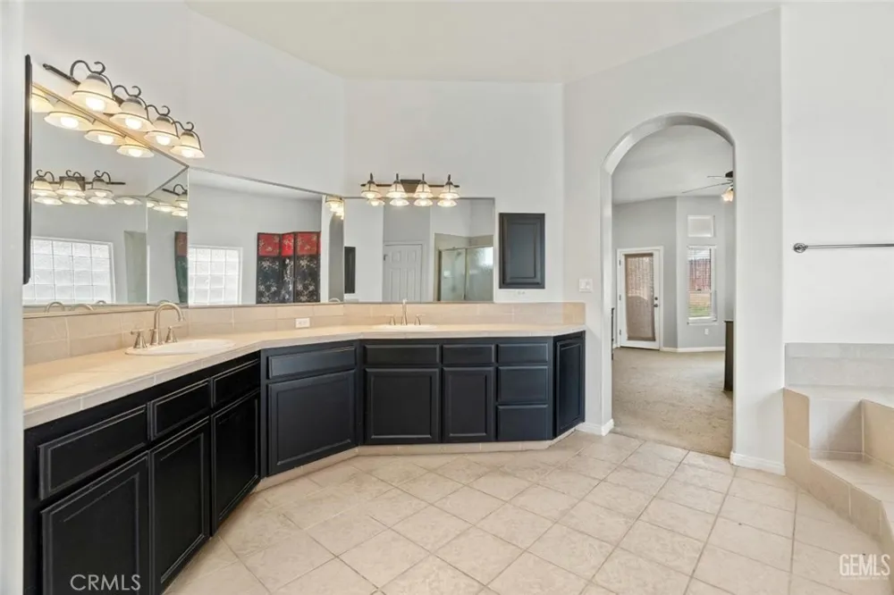 4005 Mesa Marin Bakersfield, CA 93306