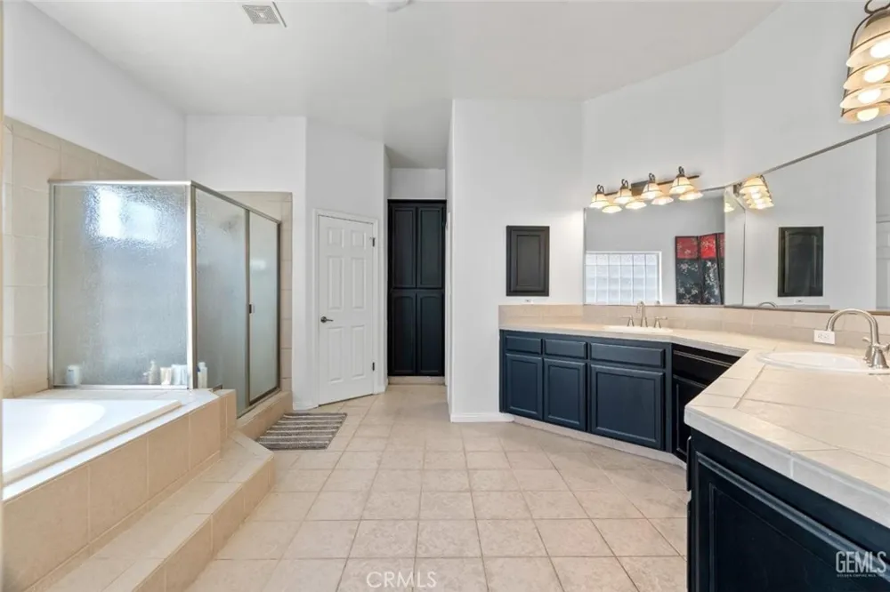 4005 Mesa Marin Bakersfield, CA 93306