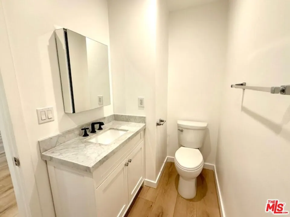 8115 Romaine Street #5 West Hollywood, CA 90046
