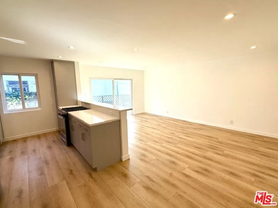 8115 Romaine Street #5 West Hollywood, CA 90046