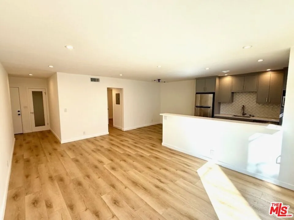 8115 Romaine Street #5 West Hollywood, CA 90046