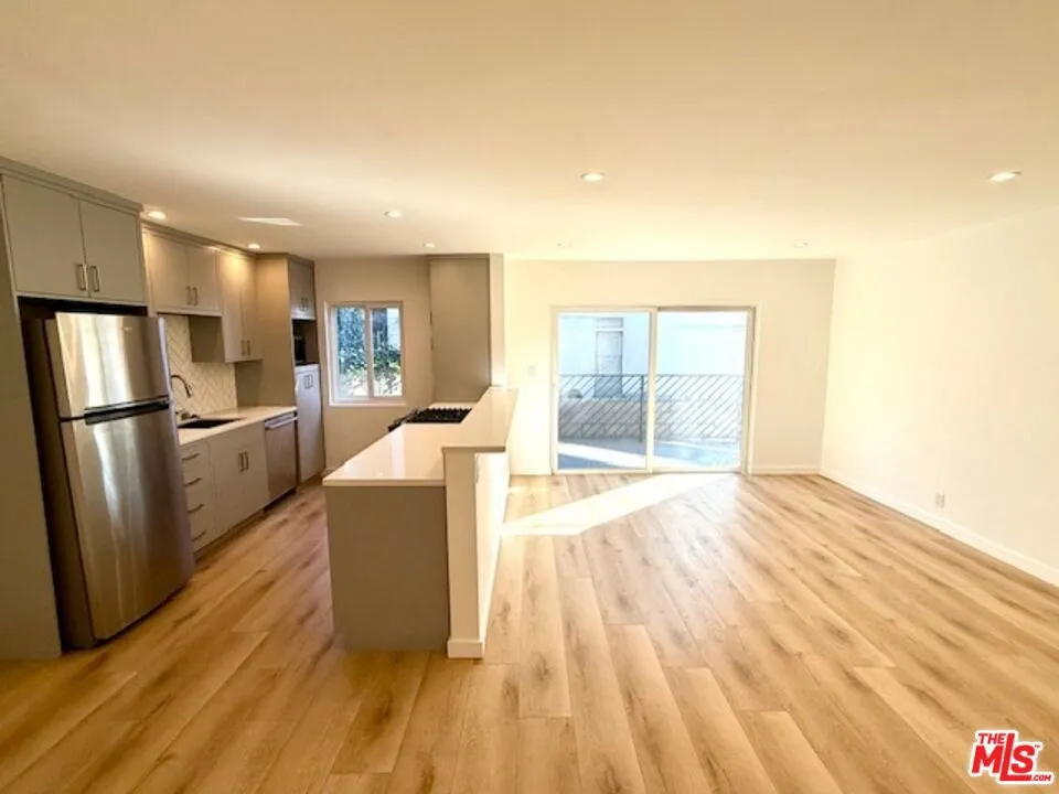 8115 Romaine Street #5 West Hollywood, CA 90046