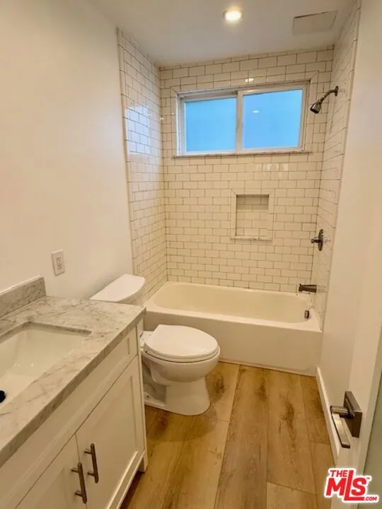 8115 Romaine Street #5 West Hollywood, CA 90046