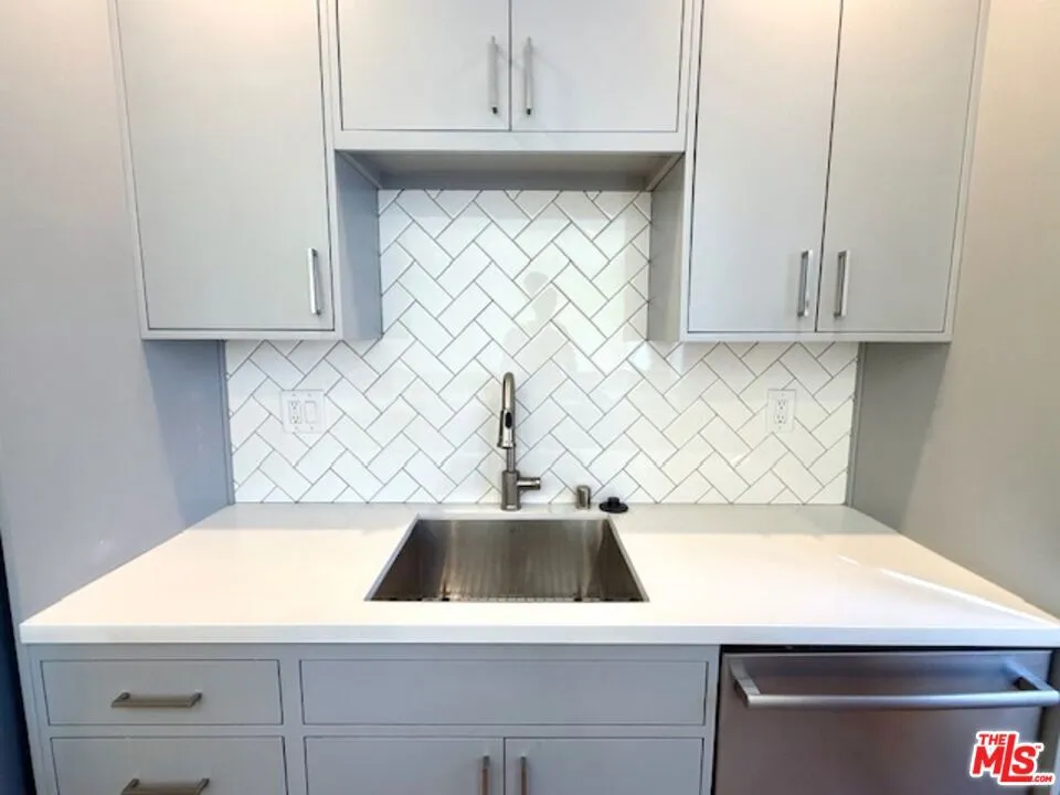 8115 Romaine Street #5 West Hollywood, CA 90046