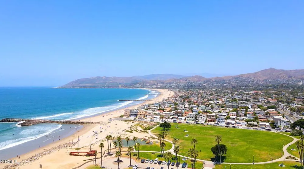 65 ,73 College Drive Ventura, CA 93003