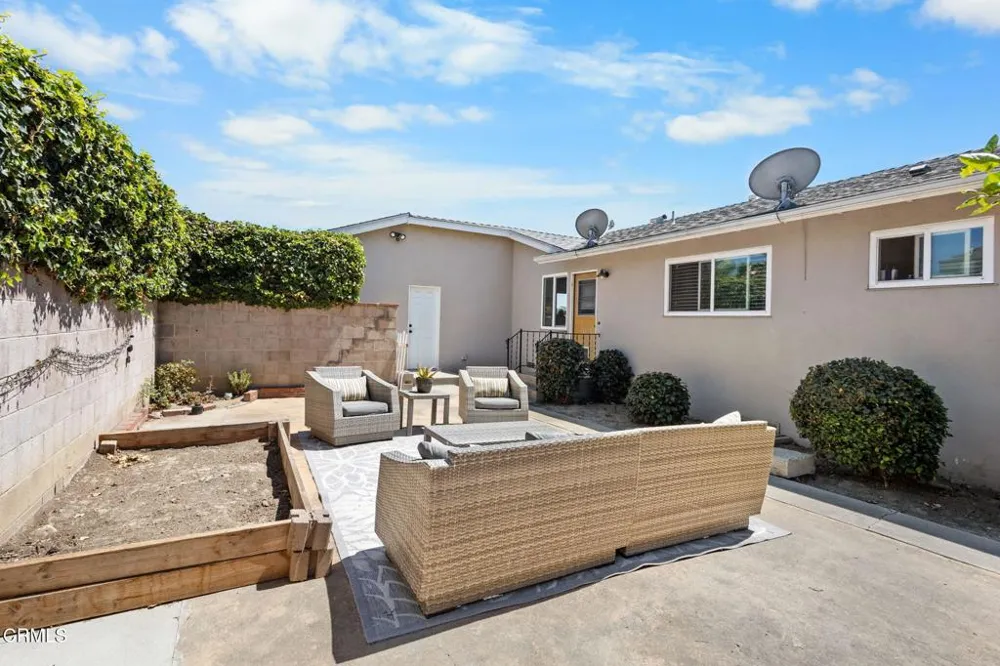 65 ,73 College Drive Ventura, CA 93003