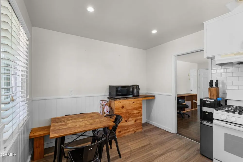 65 ,73 College Drive Ventura, CA 93003