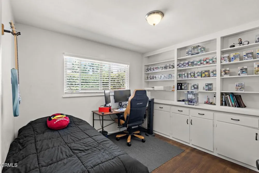 65 ,73 College Drive Ventura, CA 93003