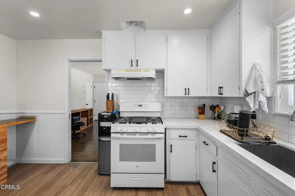 65 ,73 College Drive Ventura, CA 93003