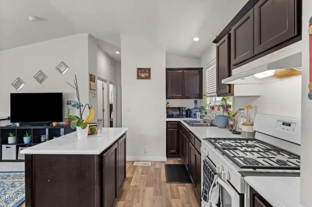 65 ,73 College Drive Ventura, CA 93003