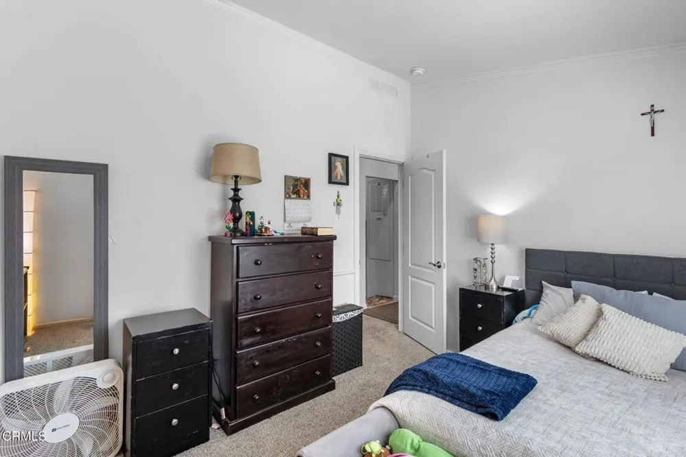 65 ,73 College Drive Ventura, CA 93003