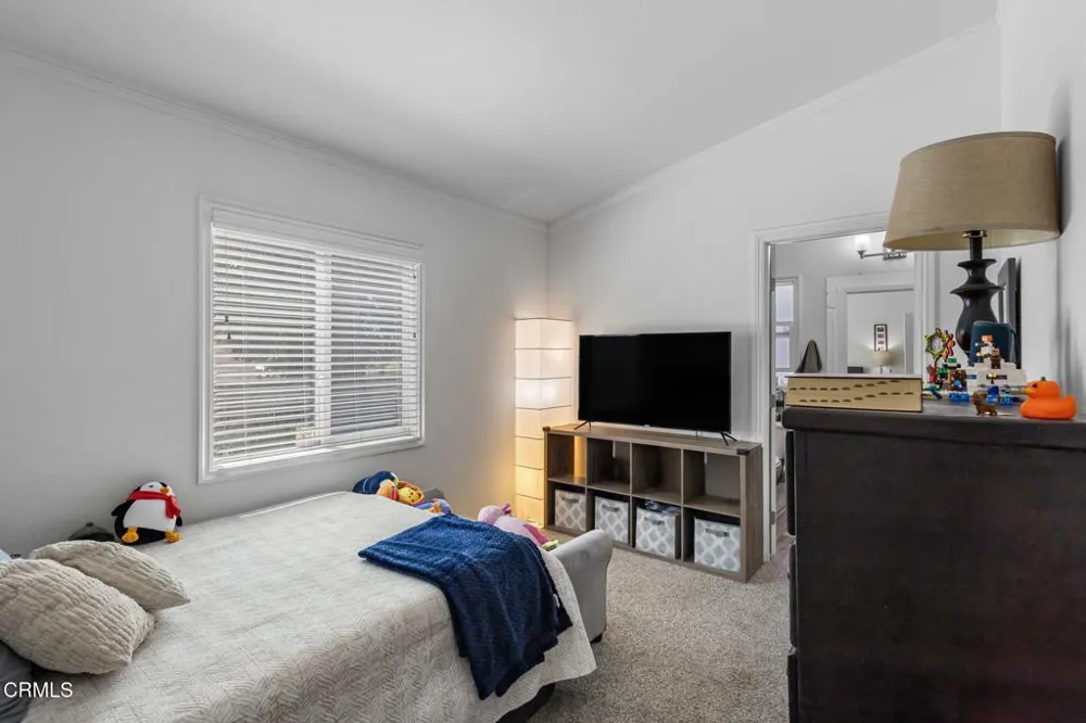 65 ,73 College Drive Ventura, CA 93003