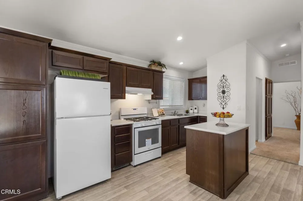 65 ,73 College Drive Ventura, CA 93003