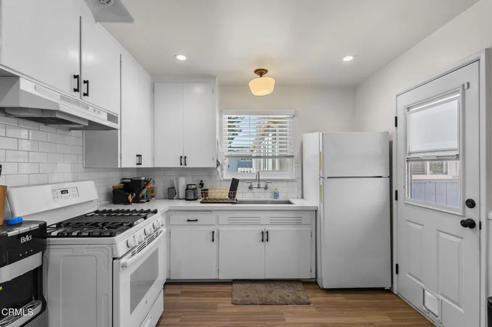 65 ,73 College Drive Ventura, CA 93003