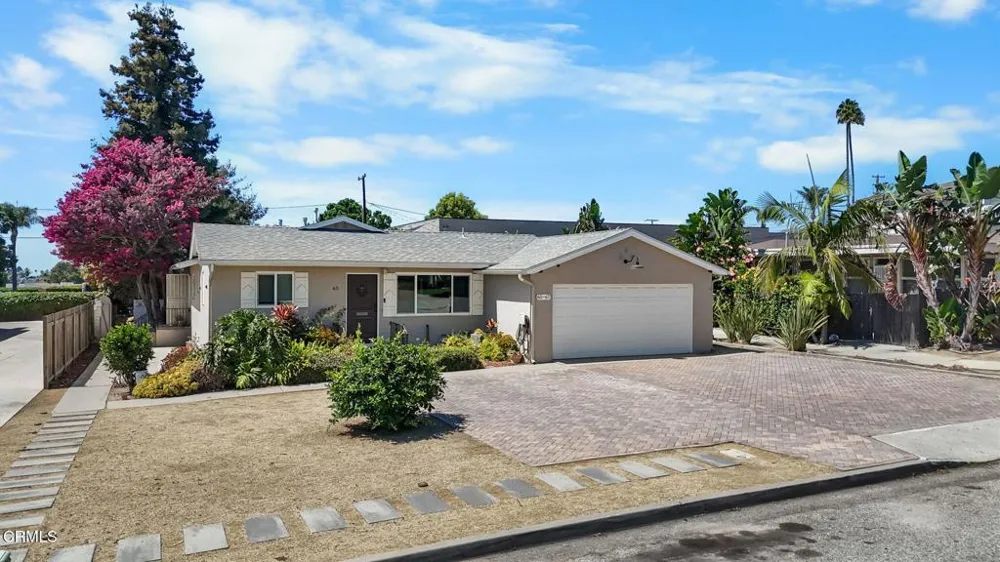 65 ,73 College Drive Ventura, CA 93003