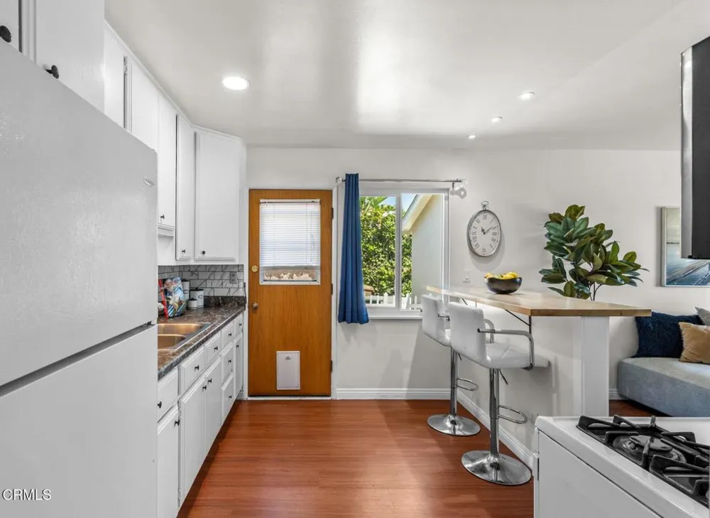 65 ,73 College Drive Ventura, CA 93003