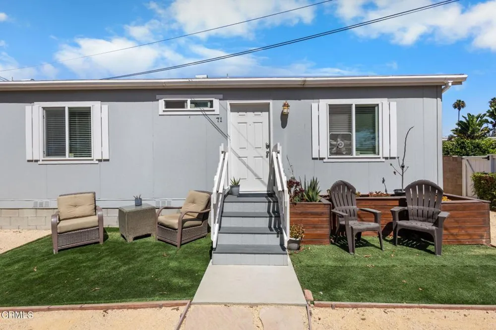 65 ,73 College Drive Ventura, CA 93003