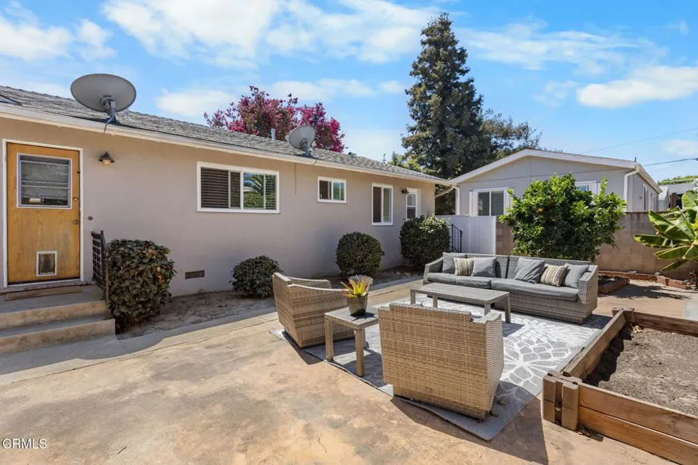 65 ,73 College Drive Ventura, CA 93003
