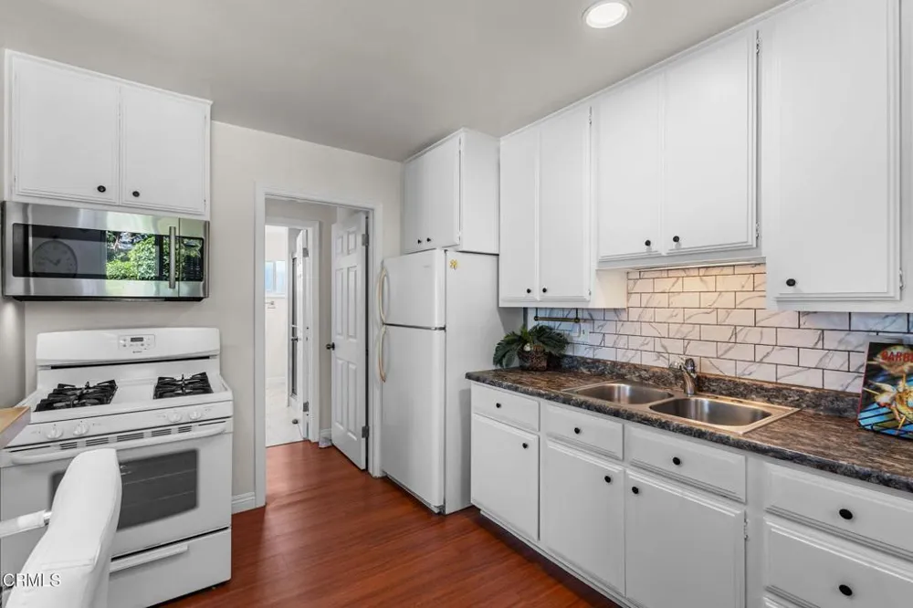 65 ,73 College Drive Ventura, CA 93003