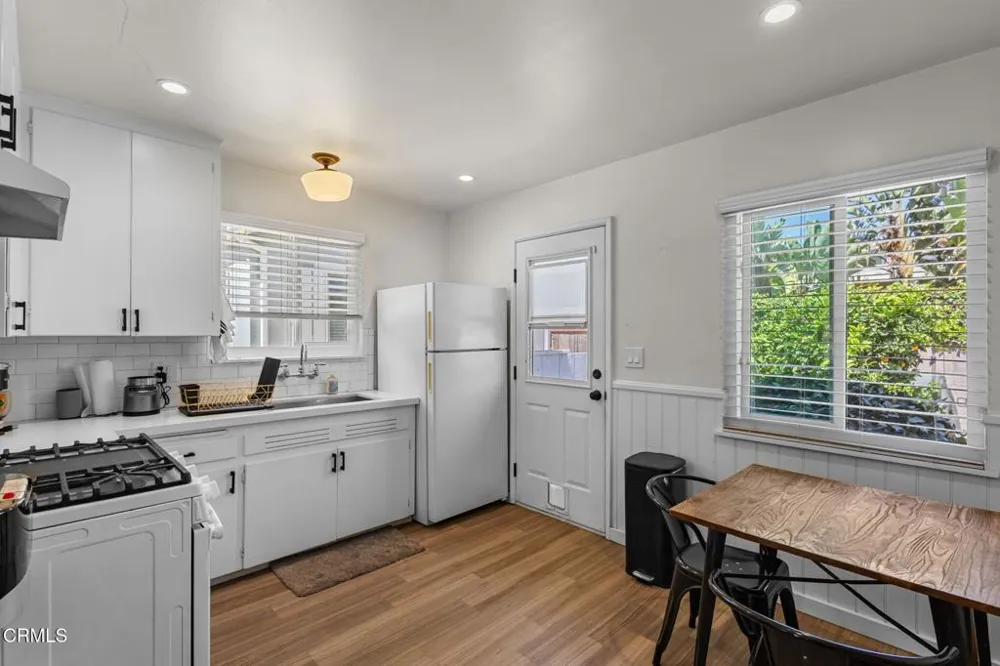 65 ,73 College Drive Ventura, CA 93003